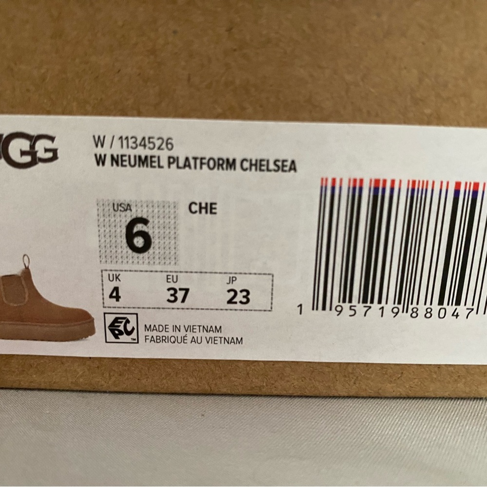Ugg Neumel Logo Platform Chelsea booties in a size 6. Guaranteed authentic! - Picture 6 of 15